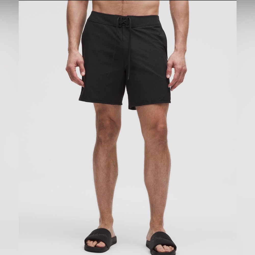 Lululemon Men’s “Classic Fit” Board Short 7” Inseam Linerless (34)